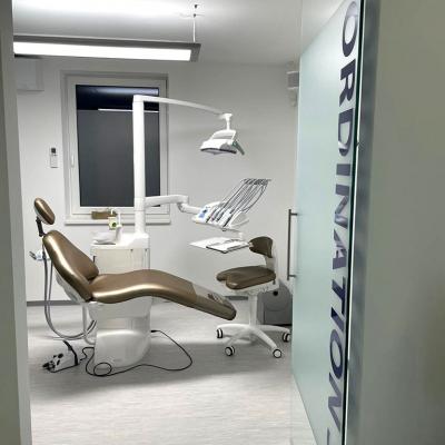 Ein Behandlungsraum in der Zahnarztpraxis Dr. Dagmara Pachel-Tettinger,  Ansicht 4